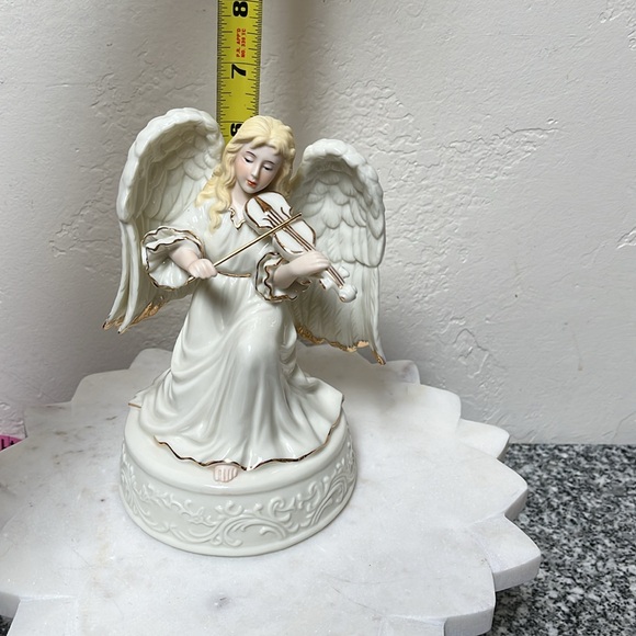 NIB Porcelain Angel Musical - Picture 13 of 16